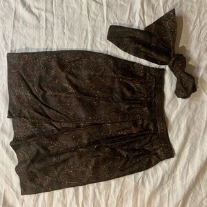 Austin Reed pleated knee lengh skirt with matching scarf, size M